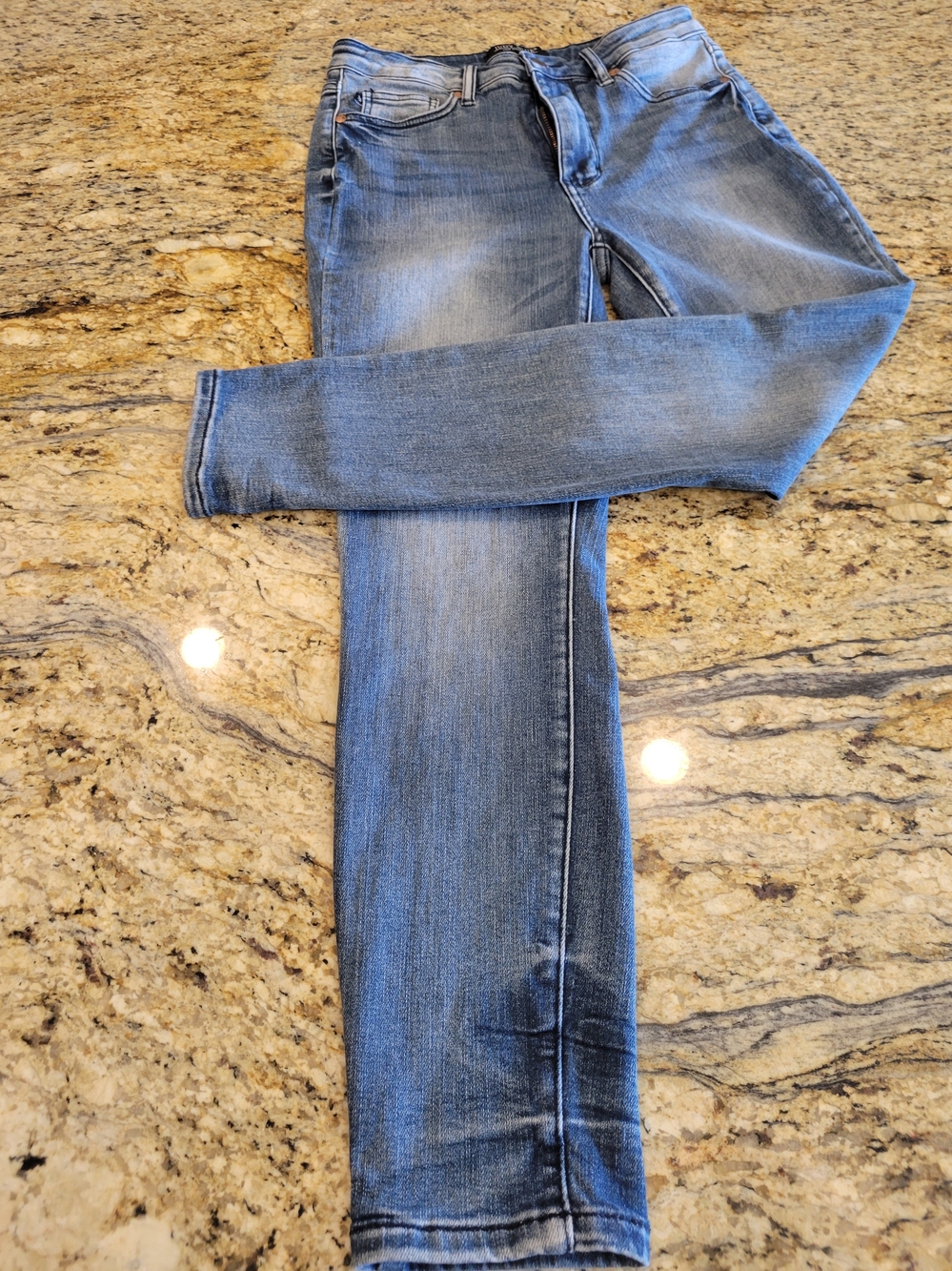 Judy Blue Light-Mid Wash Skinny Jeans